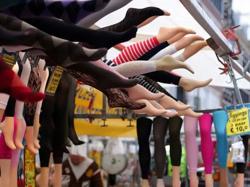 Ăn mặc như người bản địa khi đi du lịch 7 wanderlust_tips_mac_gi_khi_di_du_lich_3