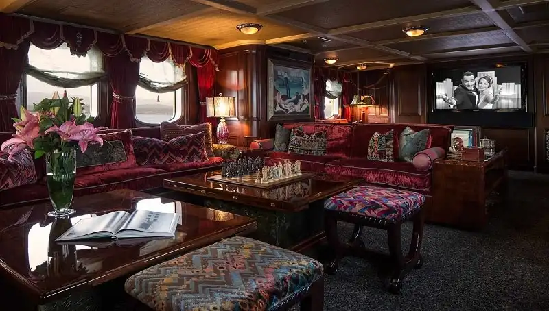 wanderlust_tips_nha-van-JK-Rowling-rao-ban-sieu-du-thuyen-gan-20-trieu-USD-4