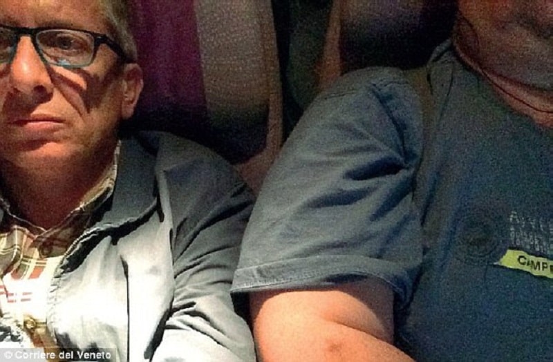 Emirates Airlines bị kiện vì xếp chỗ cho khách ngồi cạnh người béo phì