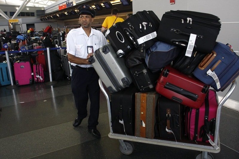 wanderlust tips delta airlines gan chip cho hanh ly 1