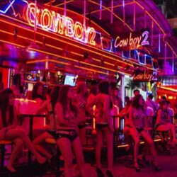 wanderlust tip ben trong pho den do geylang cua singapore 1