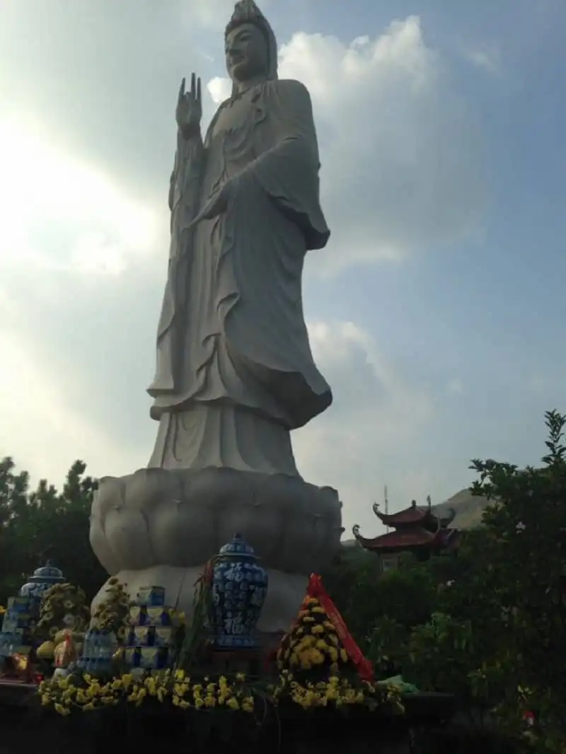 Le-hoi-hoa-cuc-chua-Ba-Vang-Quang -Ninh-wanderlusttips2