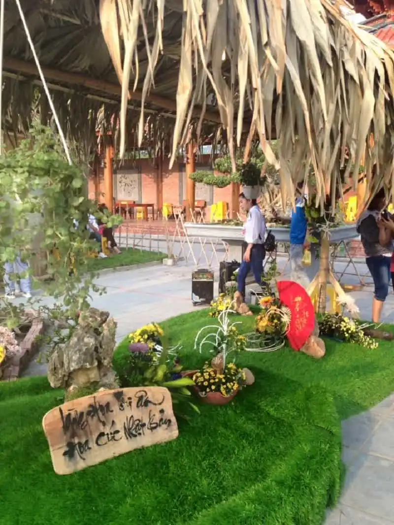 Le-hoi-hoa-cuc-chua-Ba-Vang-Quang -Ninh-wanderlusttips5