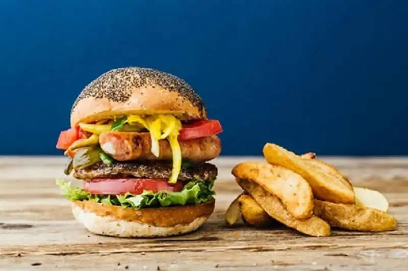 Thuong-thuc-banh-mi-kep-vi-Donald-Trump-va-Hilary-Clinton3