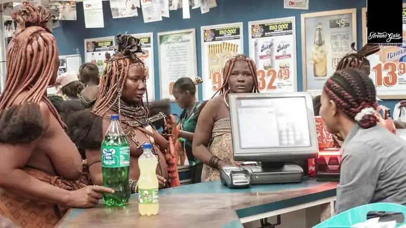 Wanderlust_Nguc-tran-di-sieu-thi-nhu-phu-nu-tho-dan-Him-Ba-11