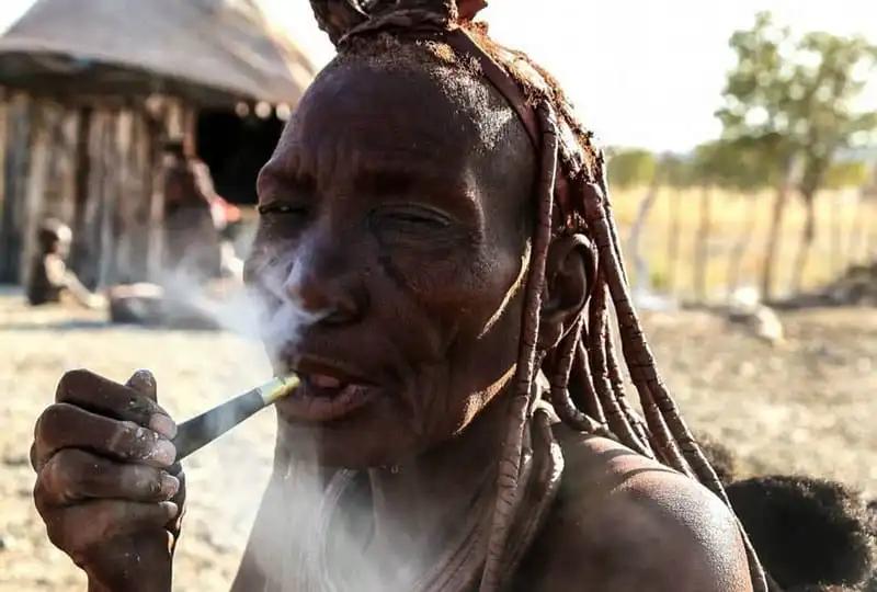 Wanderlust_Nguc-tran-di-sieu-thi-nhu-phu-nu-tho-dan-Him-Ba-6