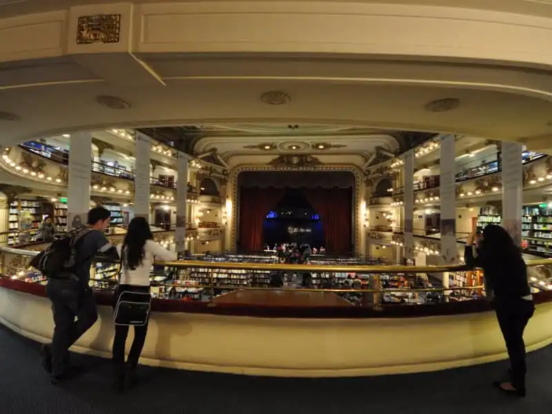 Wanderlust_Nha-hat-100-tuoi-Argentina-bien-thanh-hieu-sach-10