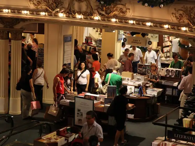 Wanderlust_Nha-hat-100-tuoi-Argentina-bien-thanh-hieu-sach-14