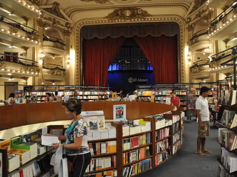 Wanderlust_Nha-hat-100-tuoi-Argentina-bien-thanh-hieu-sach-7