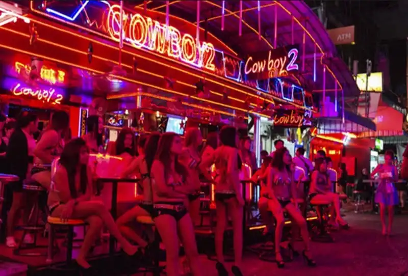 Bên trong phố đèn đỏ Geylang của Singapore 5 wanderlust-tip-ben-trong-pho-den-do-geylang-cua-singapore-1