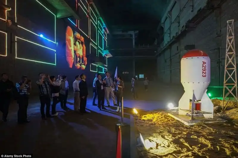 wanderlust-tip-co-so-hat-nhan-bi-mat-cua-trung-quoc-mo-cua-cho-du-khach-tham-quan-5