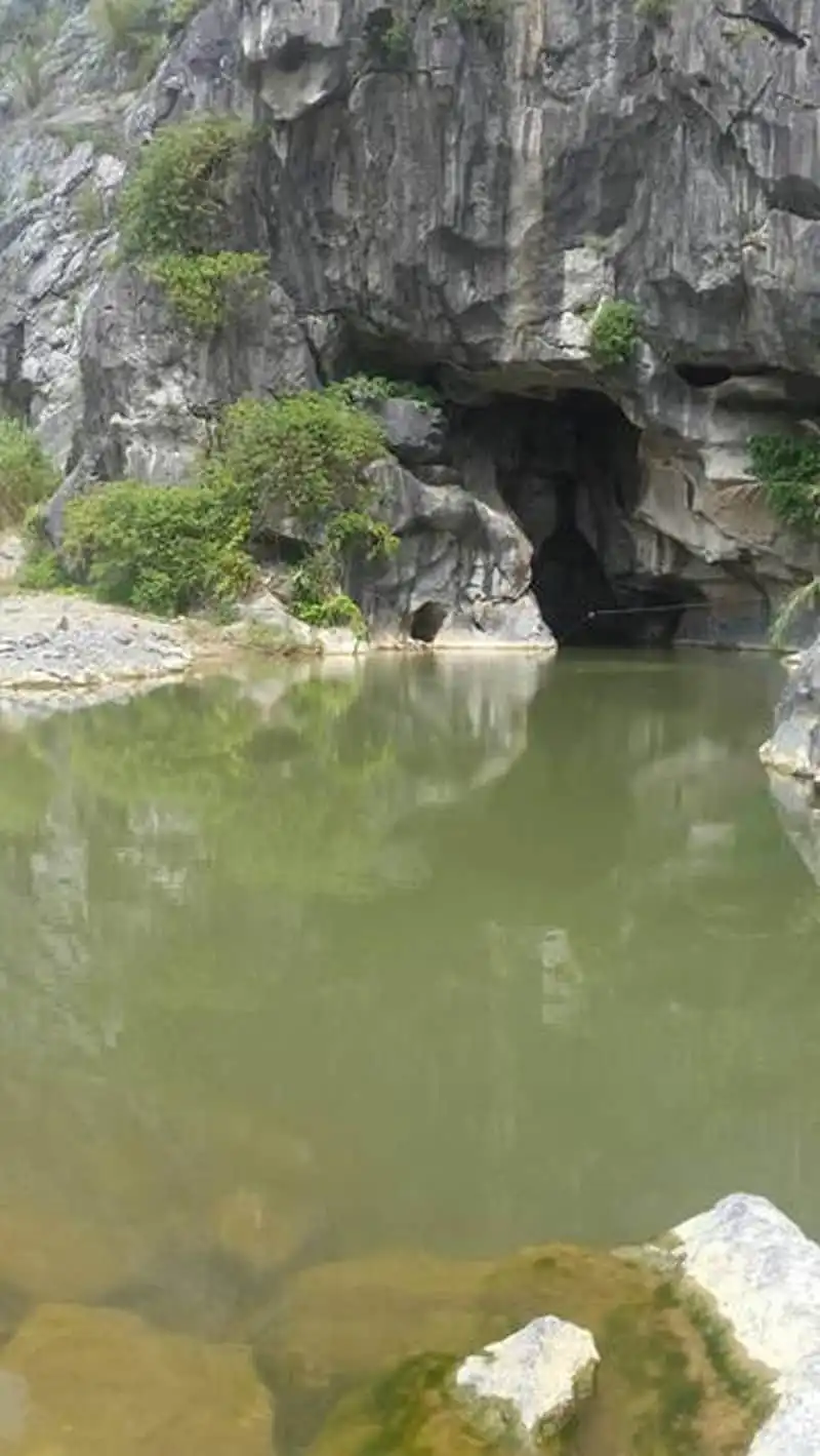Hang đá quanh năm mát lạnh ở Hoành Bồ, Quảng Ninh 6 wanderlust-tip-hang-da-quanh-nam-mat-lanh-o-hoanh-bo-quang-ninh-1