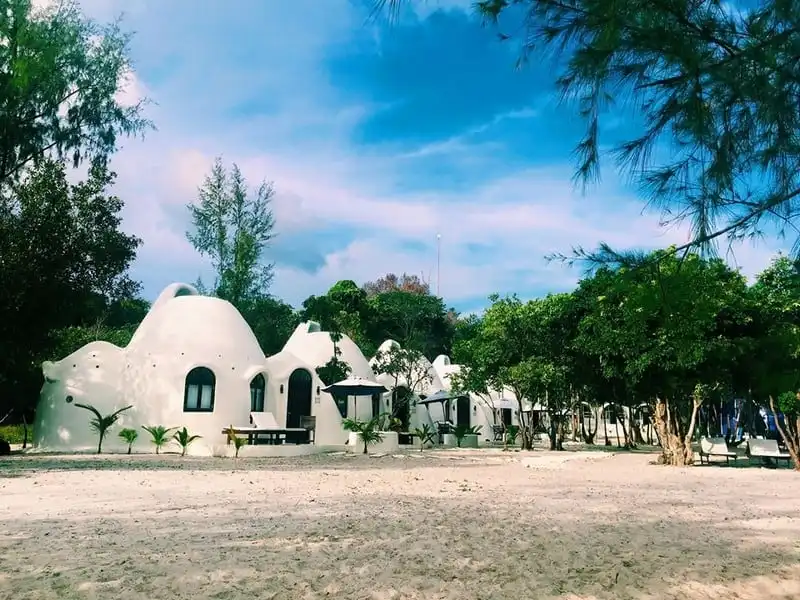 wanderlust-tip-kham-pha-thien-duong-bien-campuchia-cung-co-nang-tiep-vien-hang-khong-xinh-dep-1