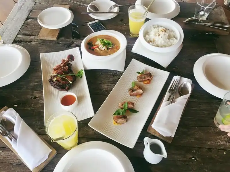 wanderlust-tip-kham-pha-thien-duong-bien-campuchia-cung-co-nang-tiep-vien-hang-khong-xinh-dep-11