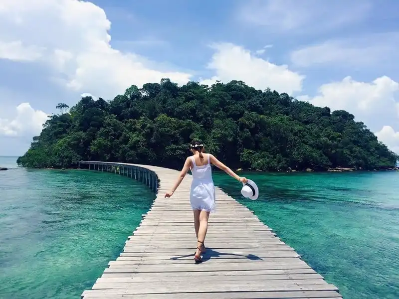 wanderlust-tip-kham-pha-thien-duong-bien-campuchia-cung-co-nang-tiep-vien-hang-khong-xinh-dep-17