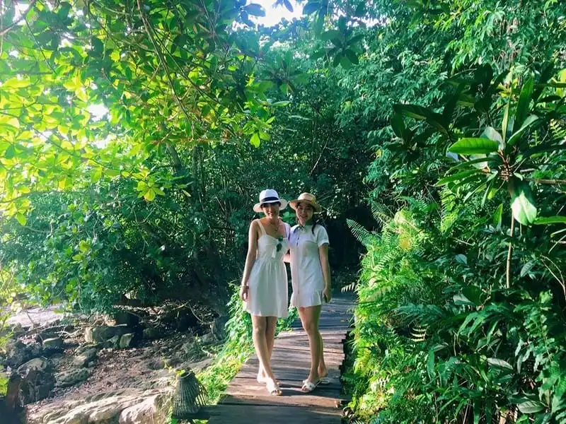 wanderlust-tip-kham-pha-thien-duong-bien-campuchia-cung-co-nang-tiep-vien-hang-khong-xinh-dep-19