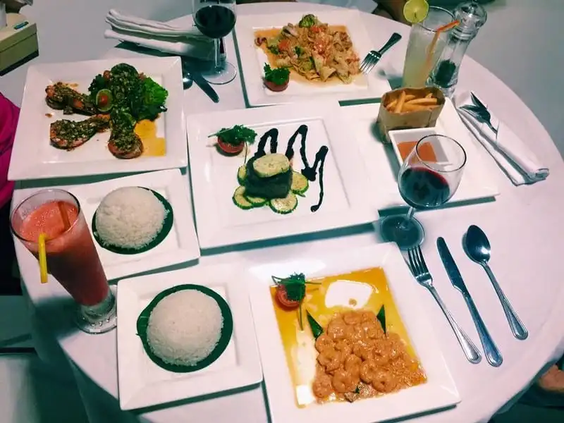 wanderlust-tip-kham-pha-thien-duong-bien-campuchia-cung-co-nang-tiep-vien-hang-khong-xinh-dep-7