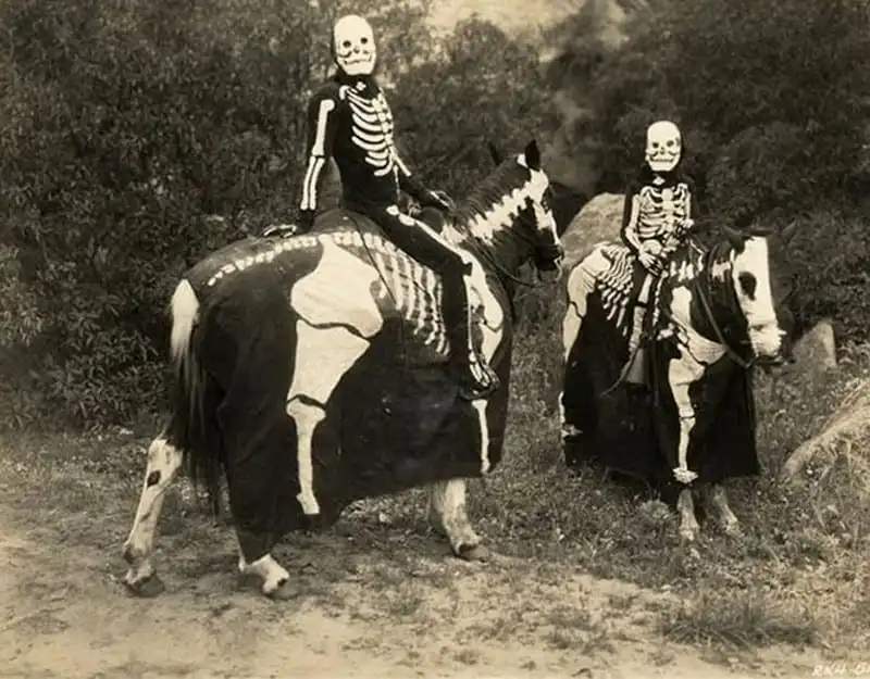 wanderlust-tip-nhung-trang-phuc-halloween-khien-ban-so-chet-khiep-6