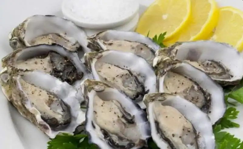 wanderlust-tips-10-mon-hai-san-dat-do-nhat-the-gioi-2