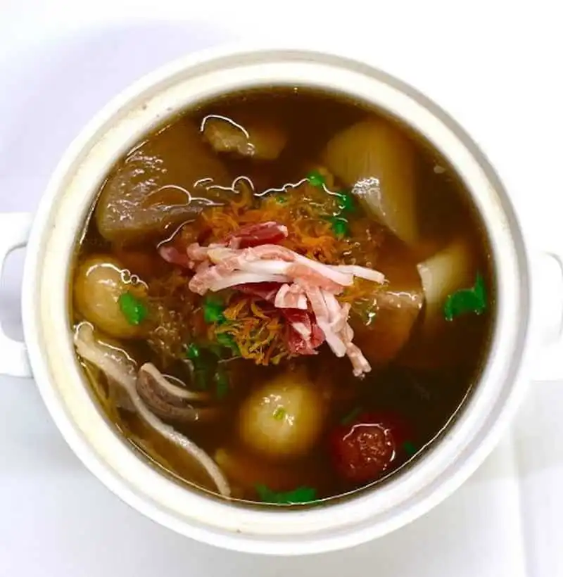 wanderlust-tips-10-mon-hai-san-dat-do-nhat-the-gioi-3