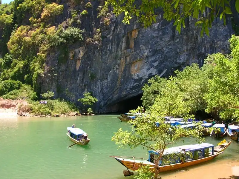 wanderlust-tips-cac-san-pham-du-lich-phong-nha-ke-bang-moi-1