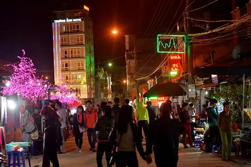 wanderlust-tips-can-canh-thi-tran-dong-van-vao-mua-dep-nhat-11