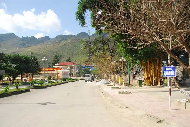 wanderlust-tips-can-canh-thi-tran-dong-van-vao-mua-dep-nhat-3