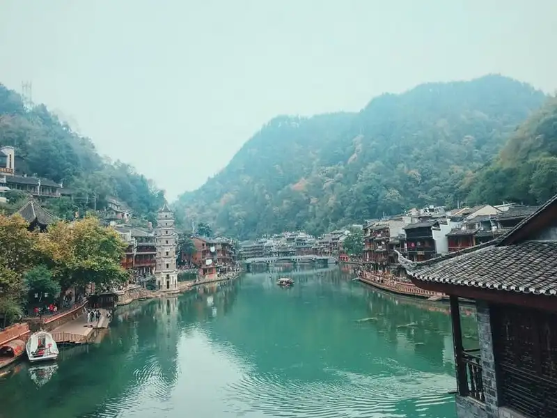 Cô nàng Lala của "Bộ tứ 10A8" chia sẻ kinh nghiệm du lịch Phượng Hoàng cổ trấn (Phần 1) 8 wanderlust-tips-co-nang-lala-bo-tu-10a8-chia-se-kinh-nghiem-du-lich-phuong-hoang-co-tran-9