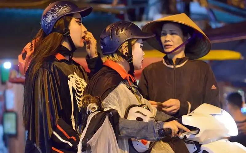 wanderlust-tips-con-pho-kinh-di-o-ha-noi-dem-hoi-halloween-11