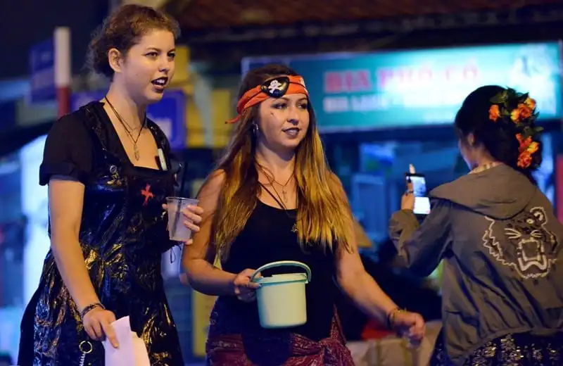 wanderlust-tips-con-pho-kinh-di-o-ha-noi-dem-hoi-halloween-7