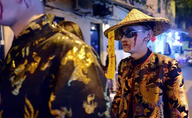 wanderlust-tips-con-pho-kinh-di-o-ha-noi-dem-hoi-halloween-9