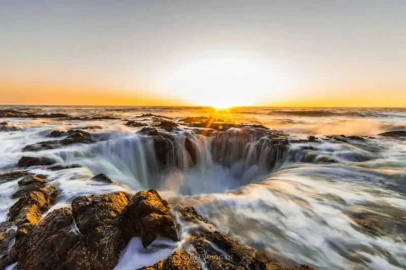 wanderlust-tips-ngoan-muc-gieng-than-thor-hut-nuoc-giua-bien-7