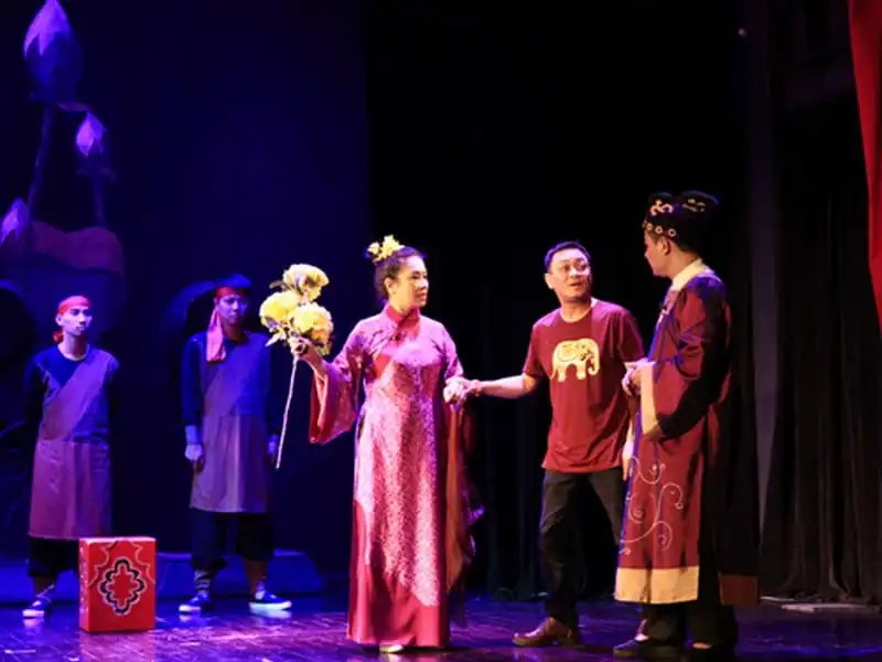 Nhà hát kịch Việt Nam ra mắt "Chuyện nàng Kiều" 8 wanderlust-tips-nha-hat-kich-viet-nam-gioi-thieu-chuyen-nang-kieu-4