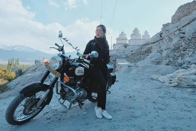 wanderlust-tips-rapper-tien-dat-cung-ban-gai-moi-di-du-lich-an-do-10