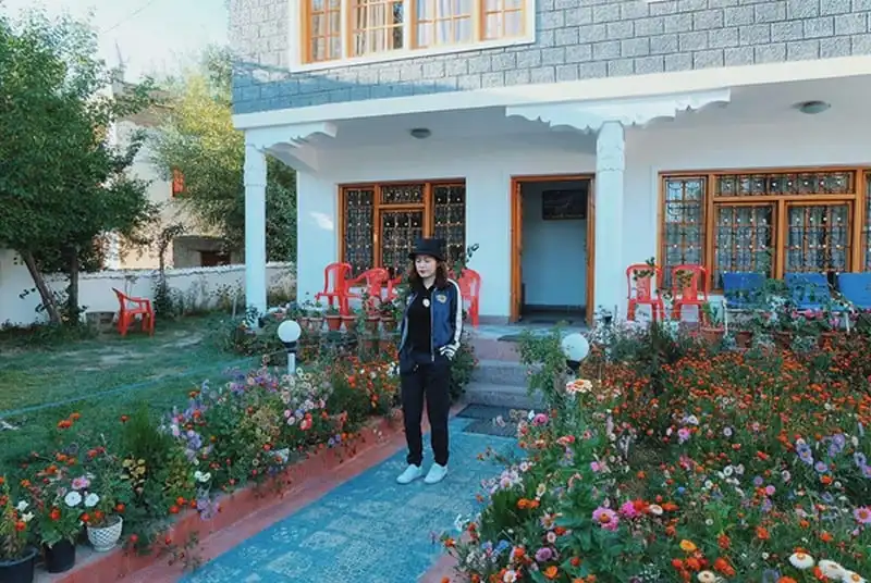 wanderlust-tips-rapper-tien-dat-cung-ban-gai-moi-di-du-lich-an-do-19