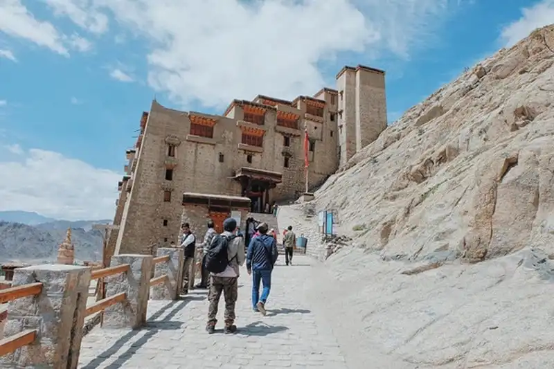 wanderlust-tips-rapper-tien-dat-cung-ban-gai-moi-di-du-lich-an-do-24