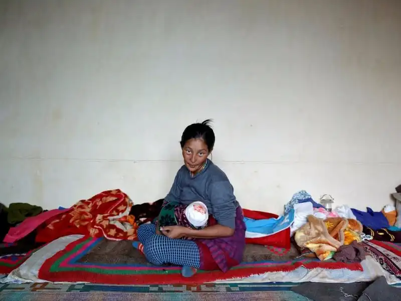 wanderlust-tips-van-hoa-phat-giao-dan-bien-mat-o-day-himalaya-10