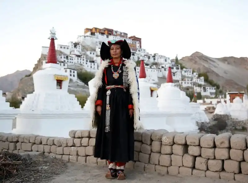 wanderlust-tips-van-hoa-phat-giao-dan-bien-mat-o-day-himalaya-12