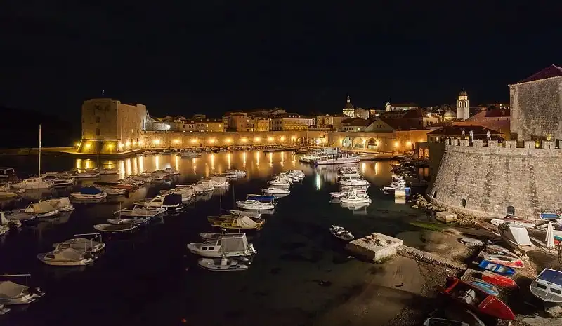 wanderlust_tips_Dubrovnik-se-trien-khai-tour-dem-o-khu-vuc-City-Walls-0