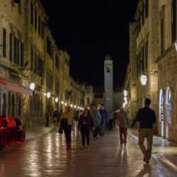 wanderlust tips Dubrovnik se trien khai tour dem o khu vuc City Walls 1