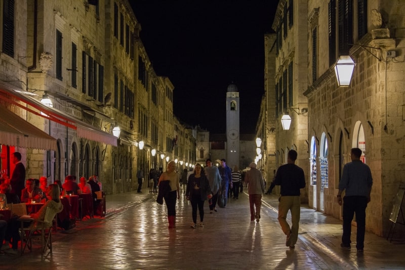 wanderlust tips Dubrovnik se trien khai tour dem o khu vuc City Walls 1