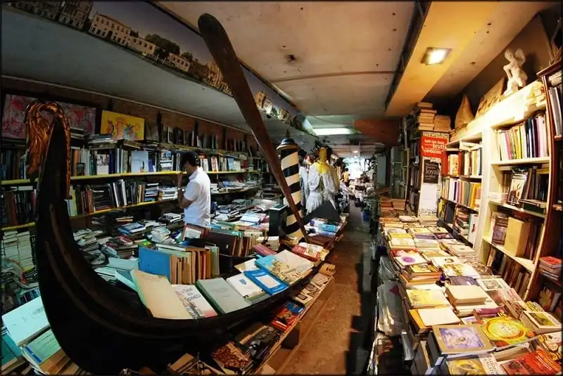 wanderlust_tips_Libreria-Acqua-Alta-hieu-sach-dac-biet-o-Venice-1