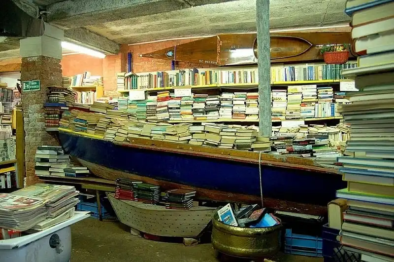 Libreria Acqua Alta - Hiệu sách đặc biệt chỉ có ở Venice 6 wanderlust_tips_Libreria-Acqua-Alta-hieu-sach-dac-biet-o-Venice-2