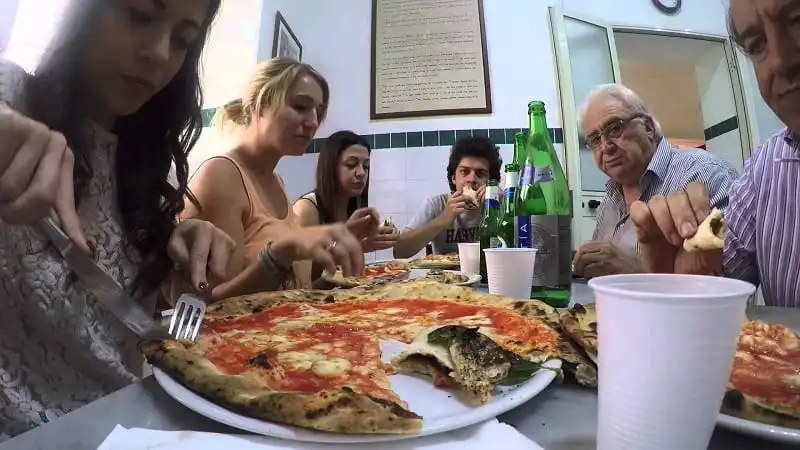 Nhà hàng Pizza nổi tiếng trong “Ăn, cầu nguyện, yêu” sẽ mở cửa ở London 7 wanderlust_tips_Nha-hang-pizza-noi-tieng-trong-An-cau-nguyen-Yeu-se-mo-cua-o-London-3