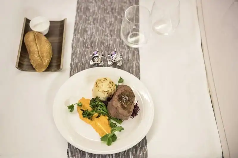 wanderlust_tips_bua_an_cua_20_hang_hang_khong_tot_nhat_the_gioi_14