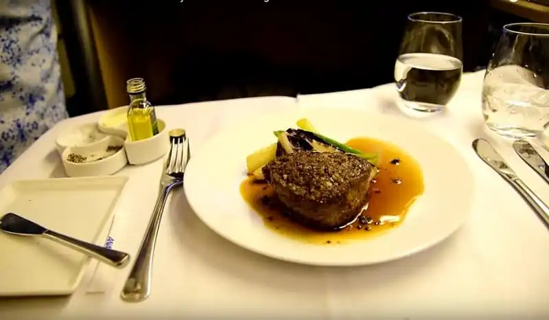 wanderlust_tips_bua_an_cua_20_hang_hang_khong_tot_nhat_the_gioi_16