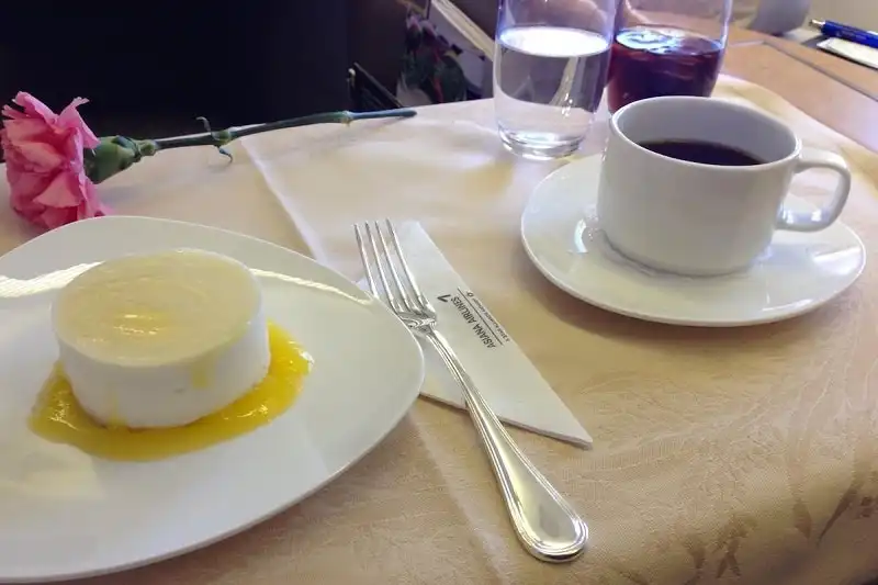 wanderlust_tips_bua_an_cua_20_hang_hang_khong_tot_nhat_the_gioi_2