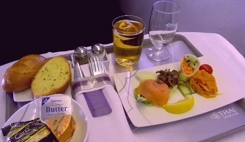 wanderlust_tips_bua_an_cua_20_hang_hang_khong_tot_nhat_the_gioi_3