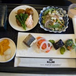 wanderlust tips bua an cua 20 hang hang khong tot nhat the gioi 5