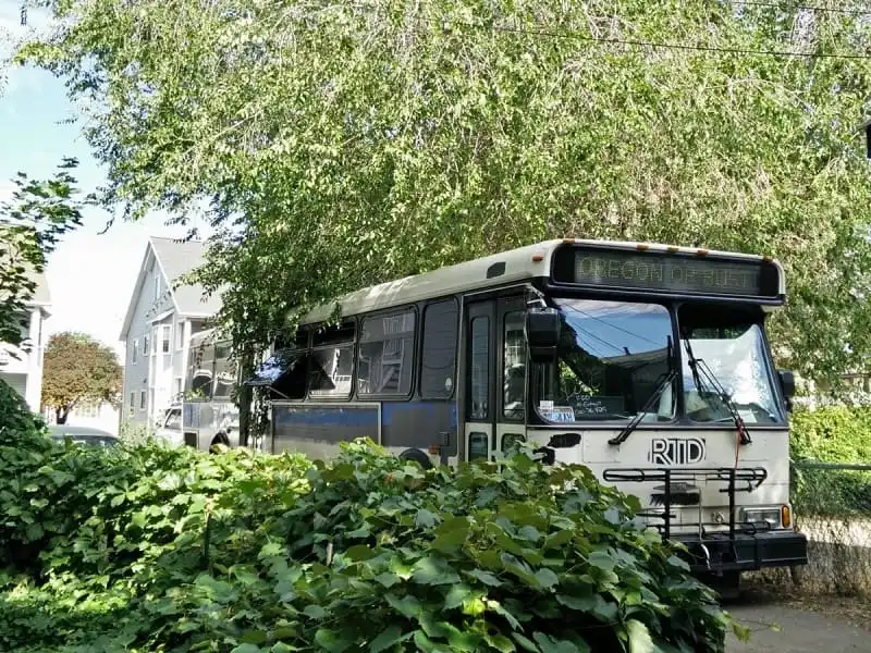 wanderlust_tips_cap_doi_bien_xe_bus_thanh_nha_di_dong_11